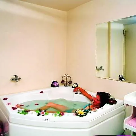 Villa Side Hotel מלון